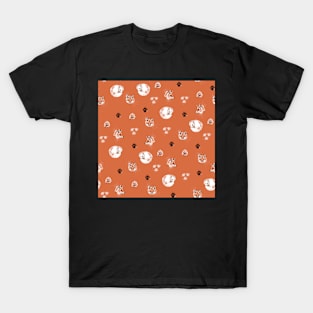 Red foxes and white foxes pattern T-Shirt